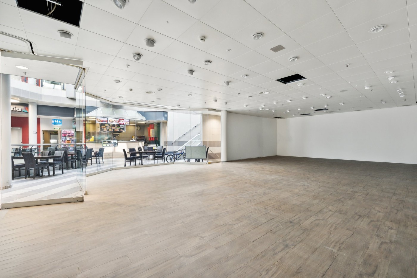 negozio di 120m², foto 2 di 10