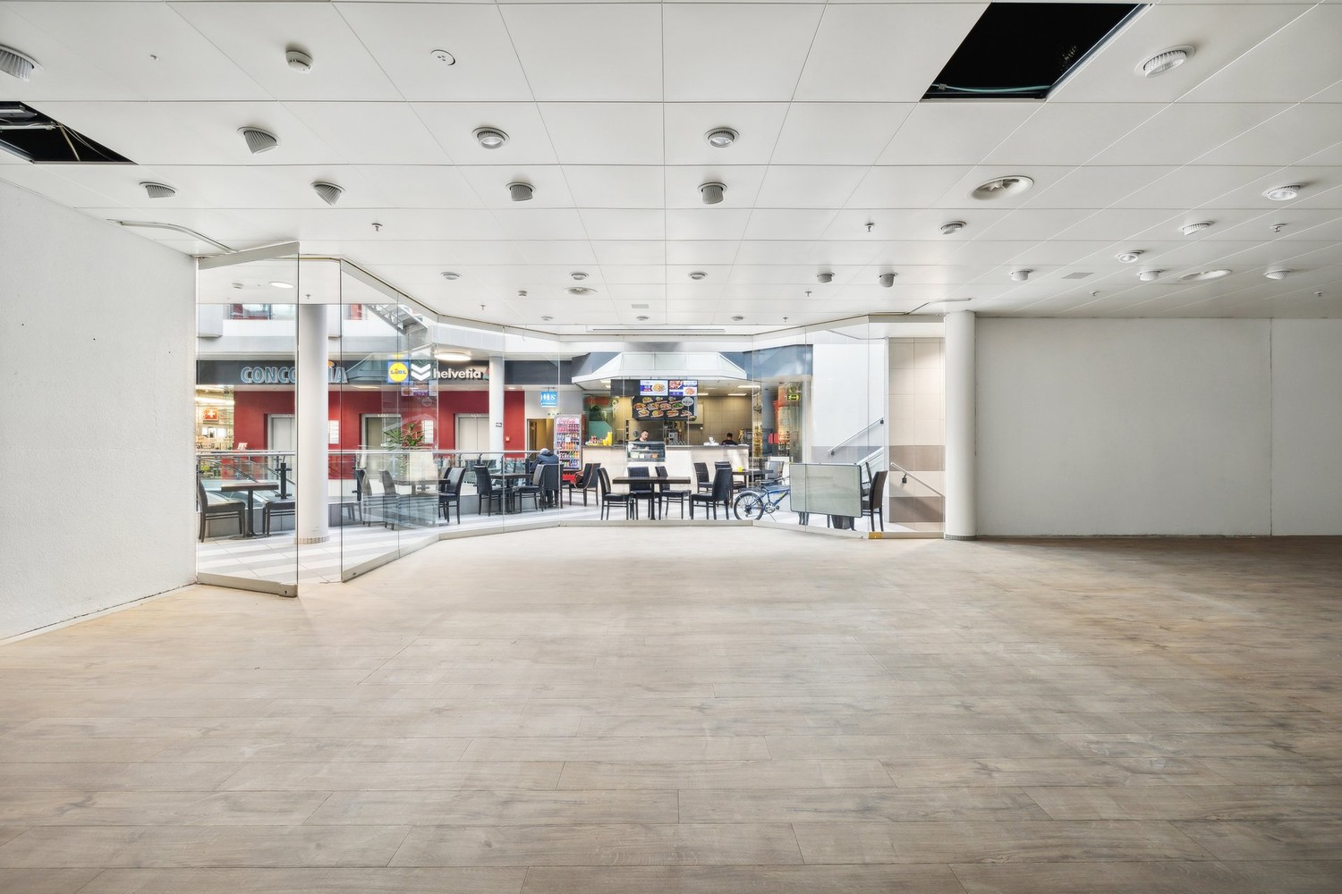 negozio di 120m², foto 1 di 10