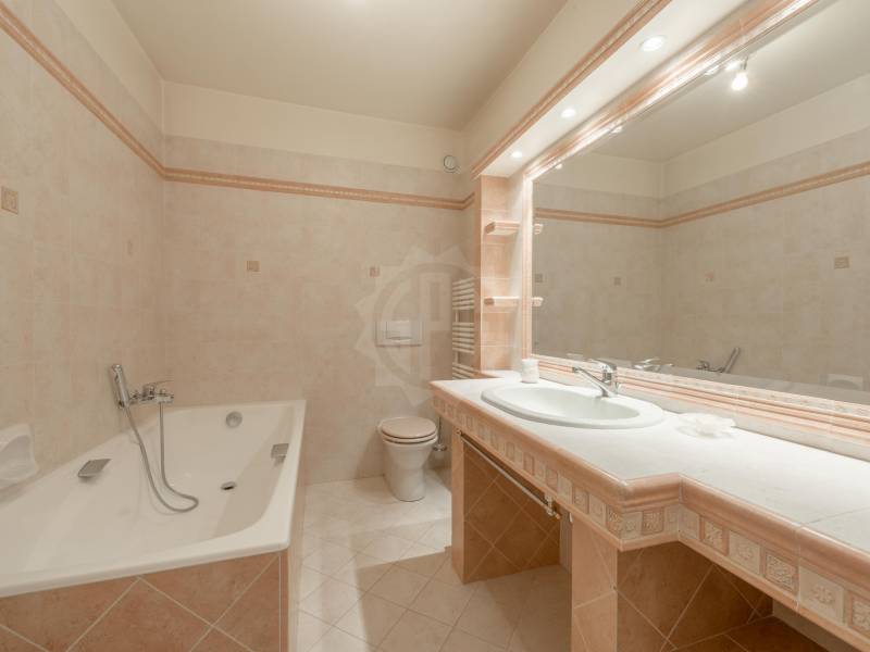 appartamento di 8 locali, foto 9 di 10