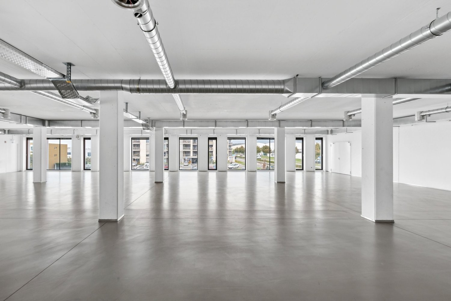 450m² superficie abitativa / commerciale, foto 1 di 4