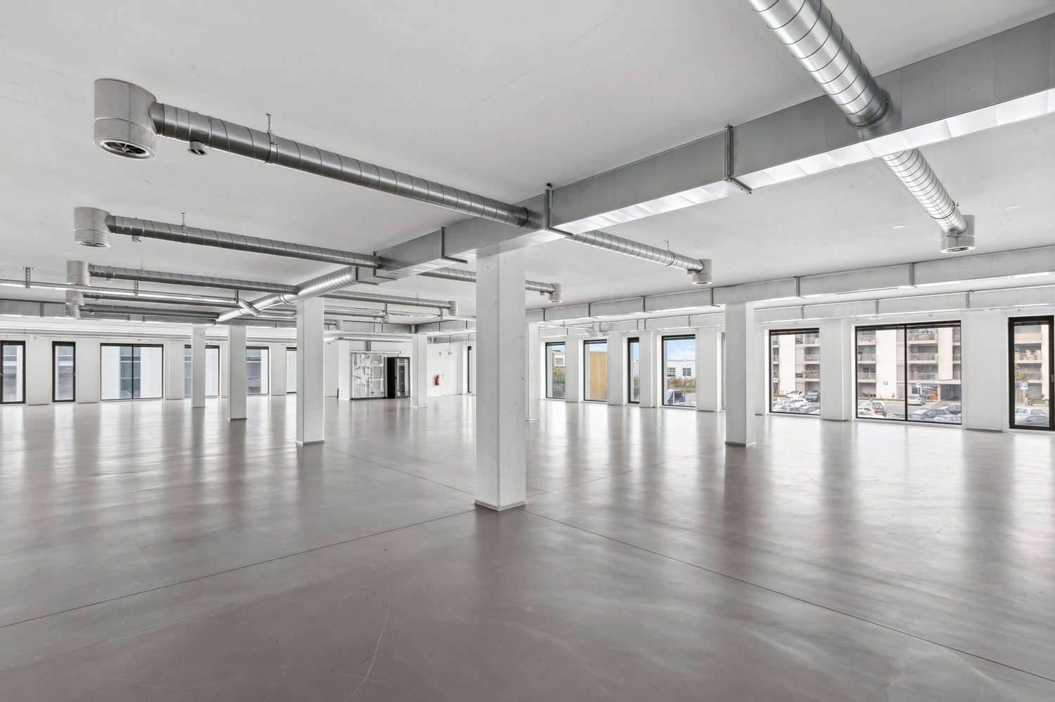 450m² superficie abitativa / commerciale, foto 2 di 4