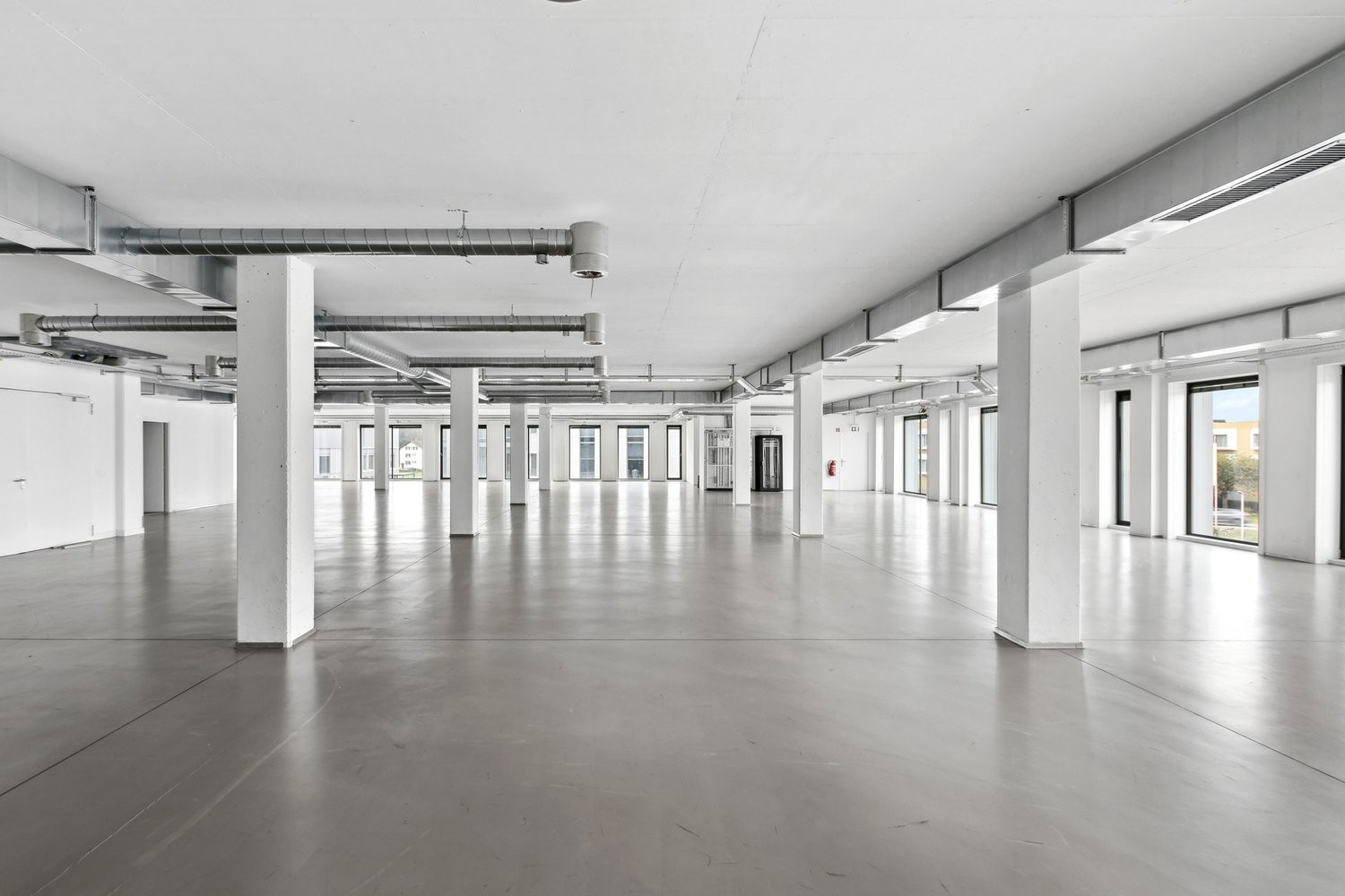 450m² superficie abitativa / commerciale, foto 4 di 4