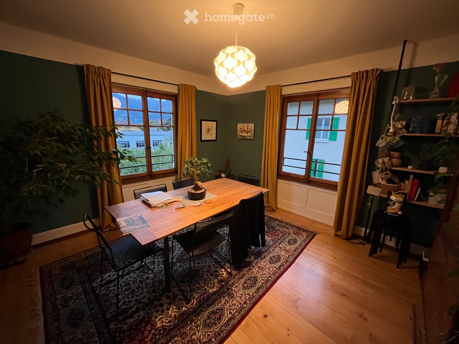 Joli appartement cozy avec beaucoup de cachet et une vue imprenable sur les montagnes à louer dans une maison familiale. Emplacement idéal dans un quartier historique et charmant : gare à 6 minutes, commerces à 10 minutes, parc et parking public devant la maison., foto 2 di 5