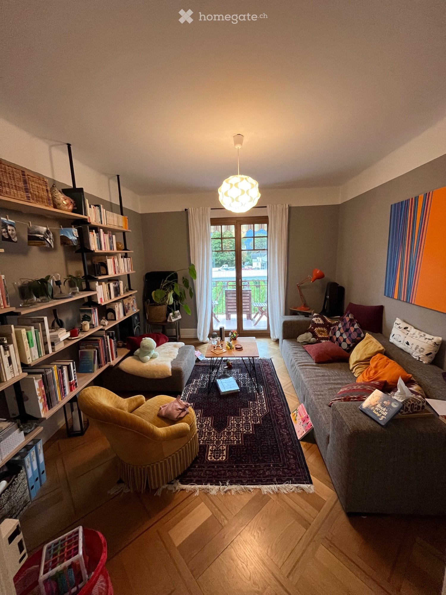 Joli appartement cozy avec beaucoup de cachet et une vue imprenable sur les montagnes à louer dans une maison familiale. Emplacement idéal dans un quartier historique et charmant : gare à 6 minutes, commerces à 10 minutes, parc et parking public devant la maison., foto 3 di 5