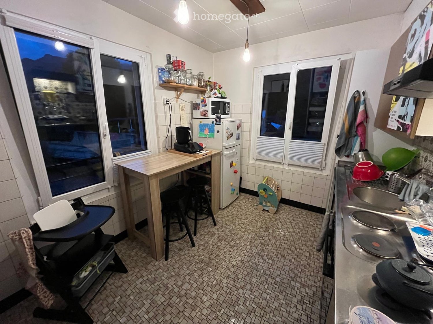 Joli appartement cozy avec beaucoup de cachet et une vue imprenable sur les montagnes à louer dans une maison familiale. Emplacement idéal dans un quartier historique et charmant : gare à 6 minutes, commerces à 10 minutes, parc et parking public devant la maison., foto 5 di 5
