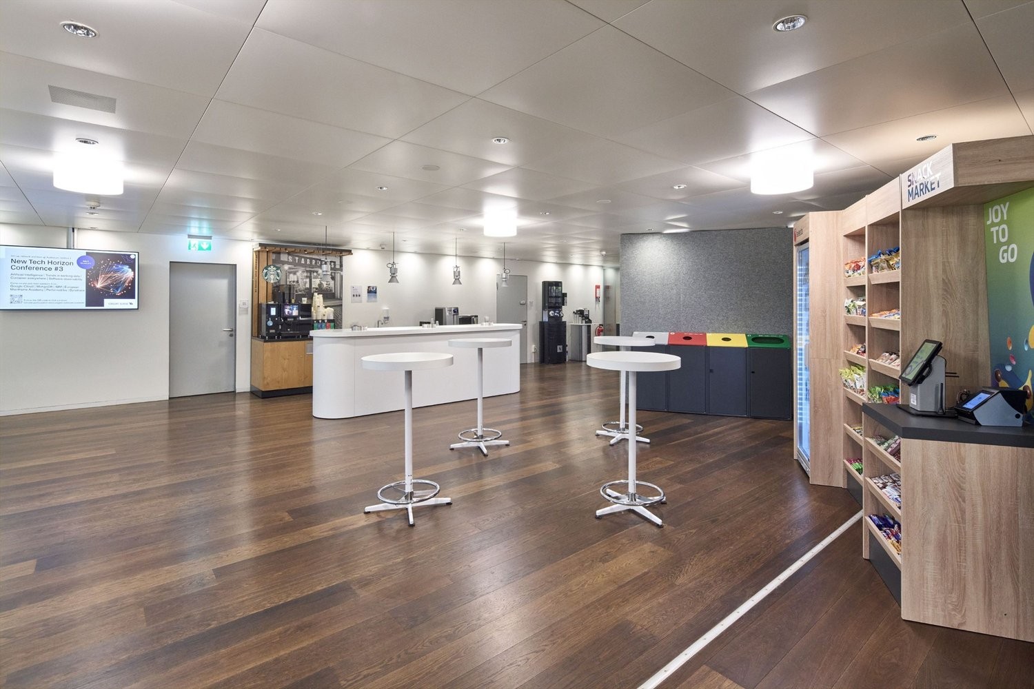1050m² office