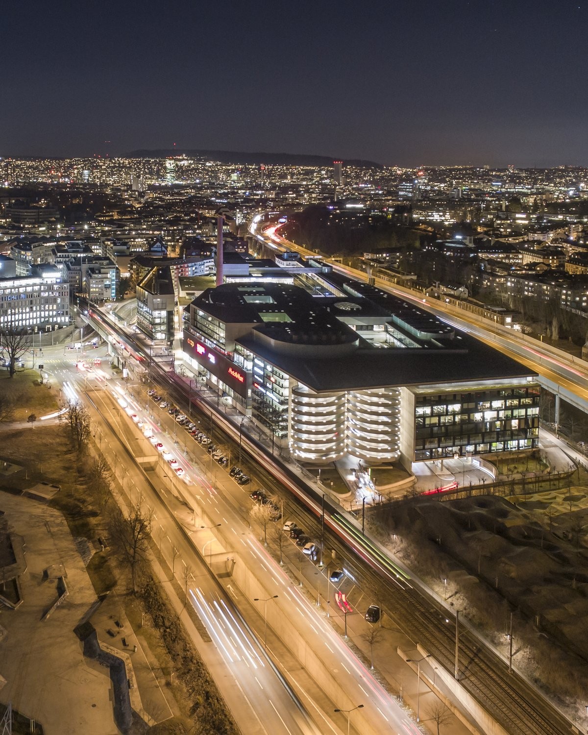 1050m² office