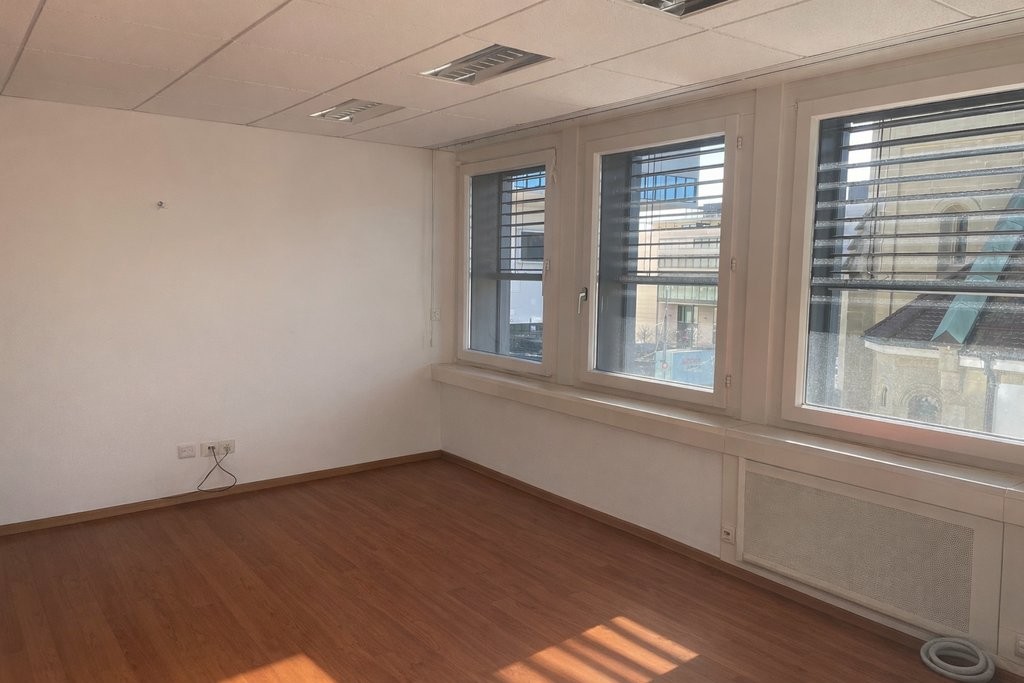 139m² office