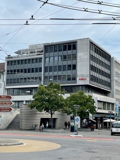 139m² office