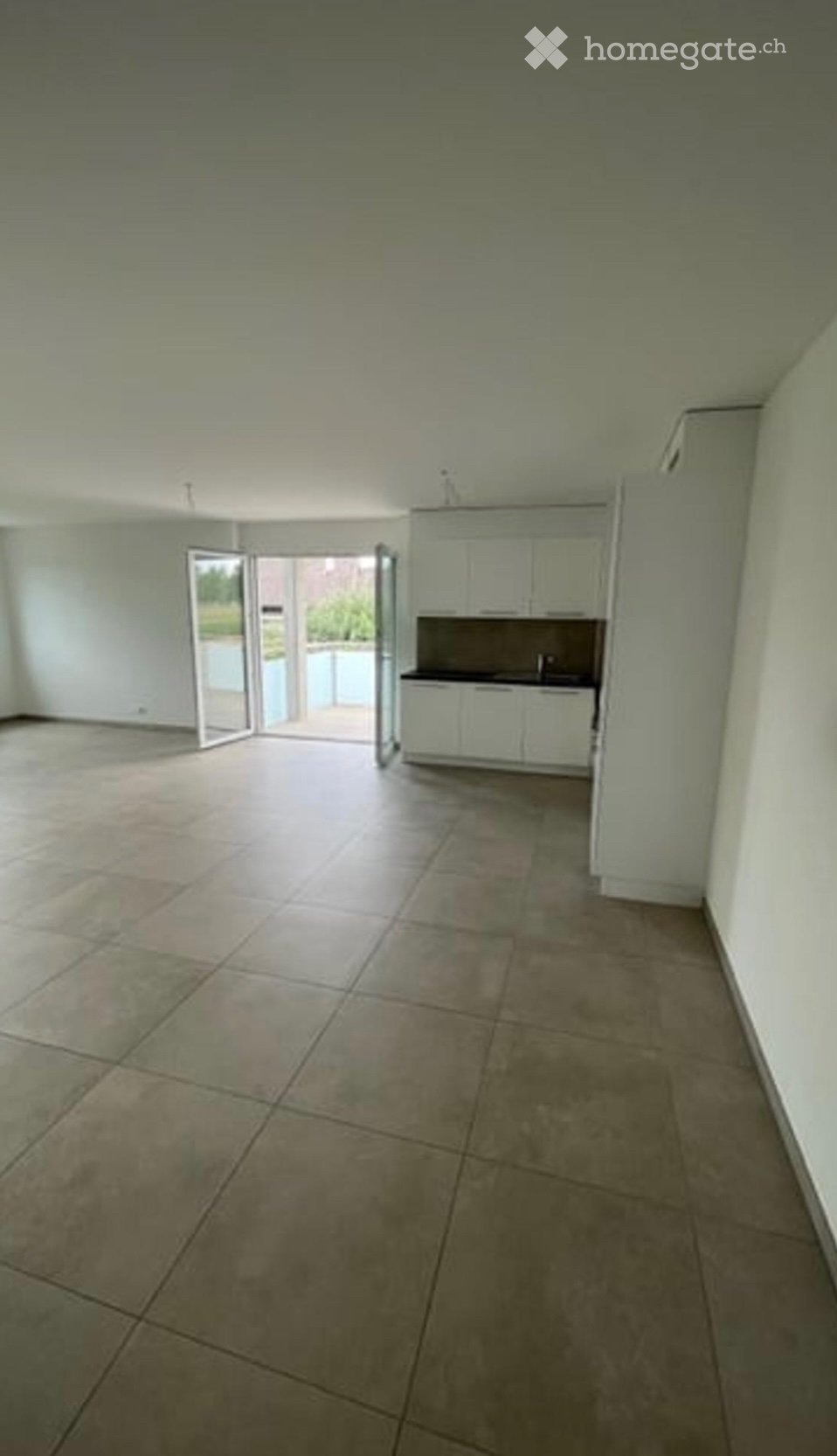 Appartement de 3 pièces
2 chambres
1 grande salle de bain
Lave vaisselle
Four