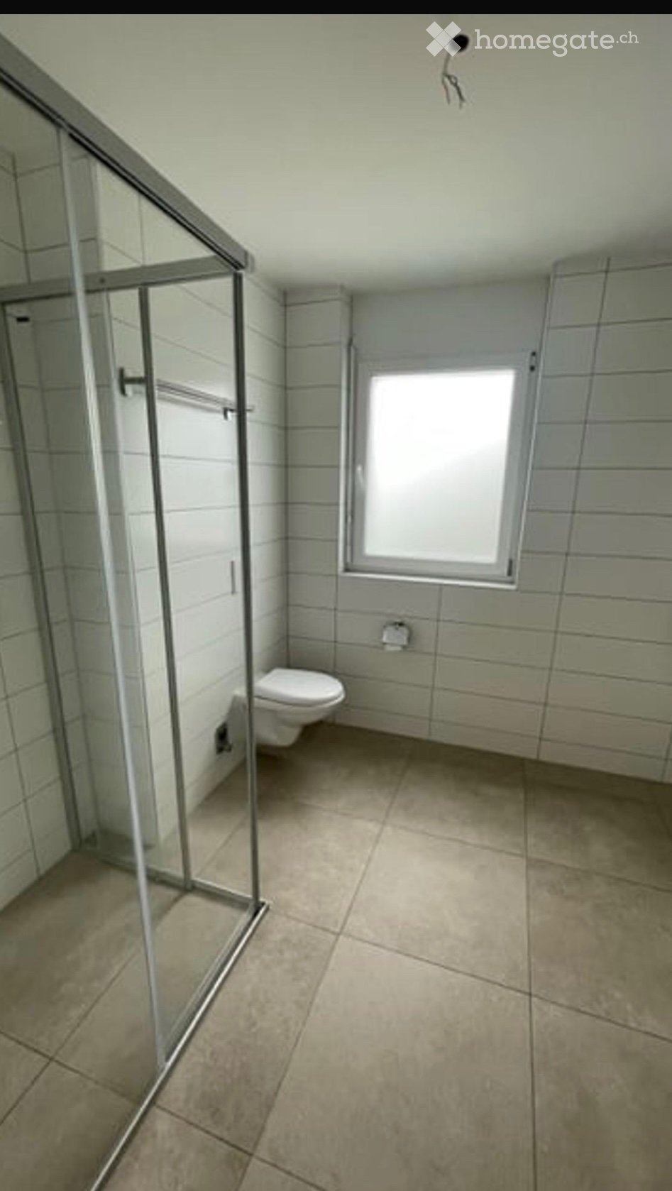 Appartement de 3 pièces
2 chambres
1 grande salle de bain
Lave vaisselle
Four