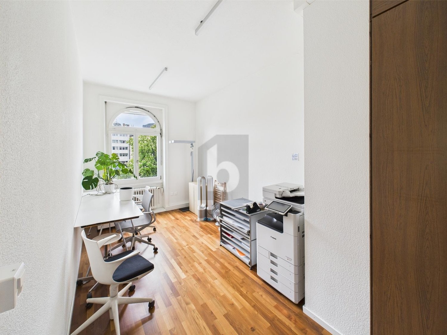 138m² office