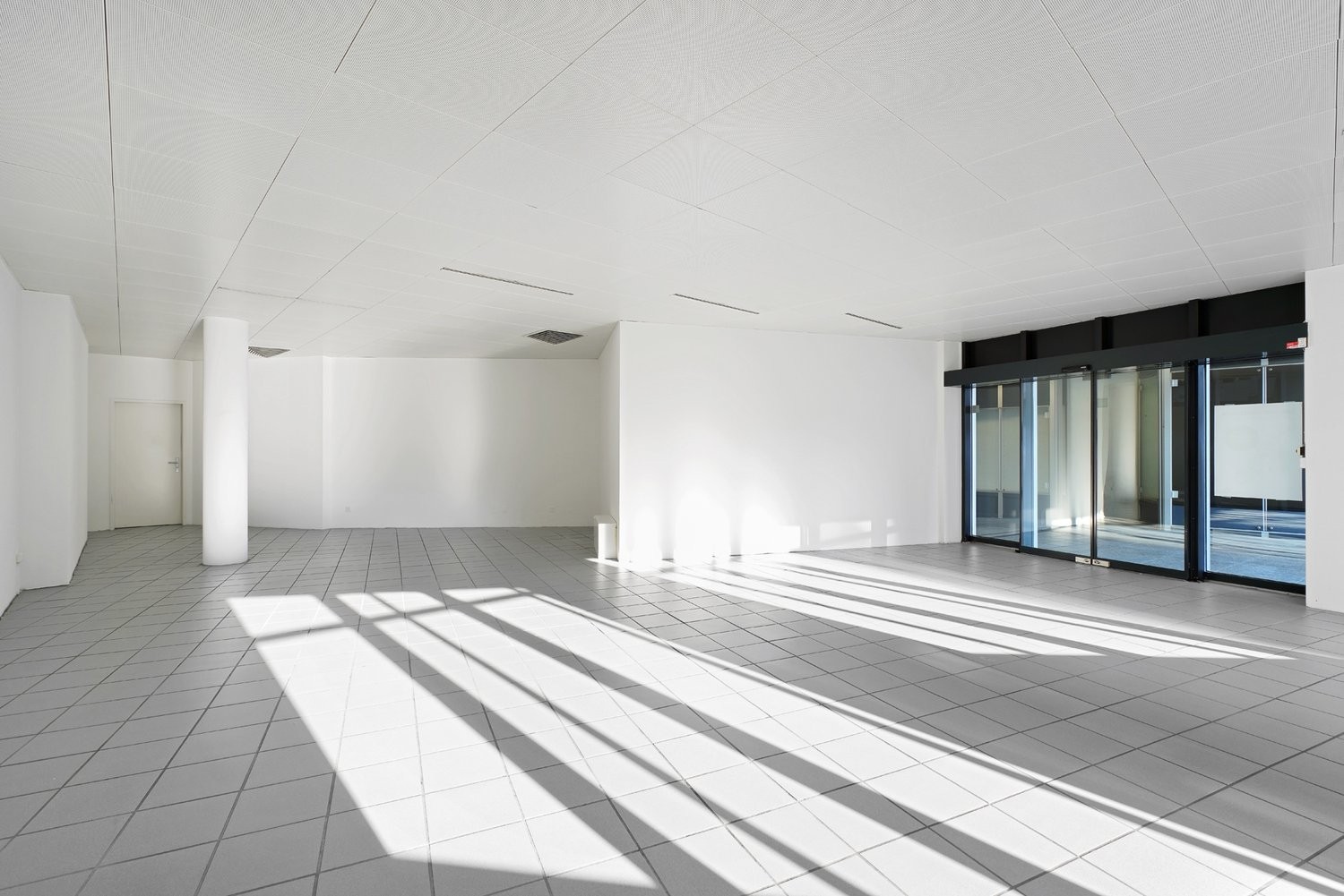 91m² negozio, foto 6 di 8