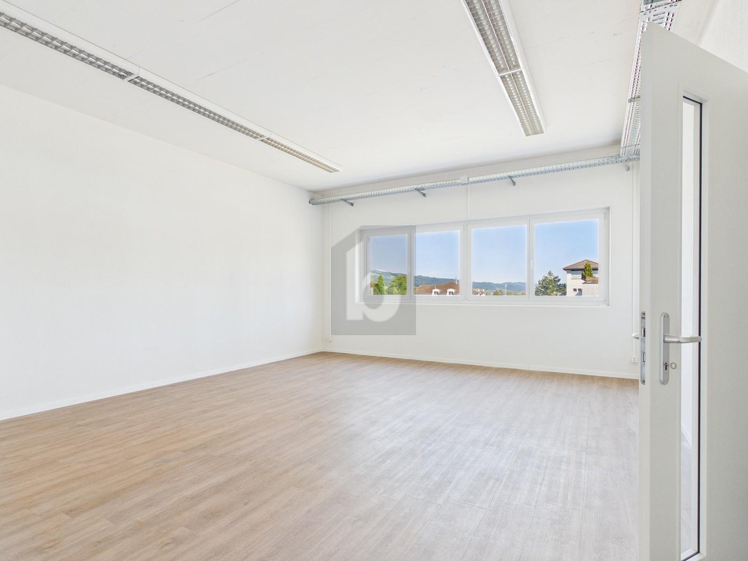 400m² office