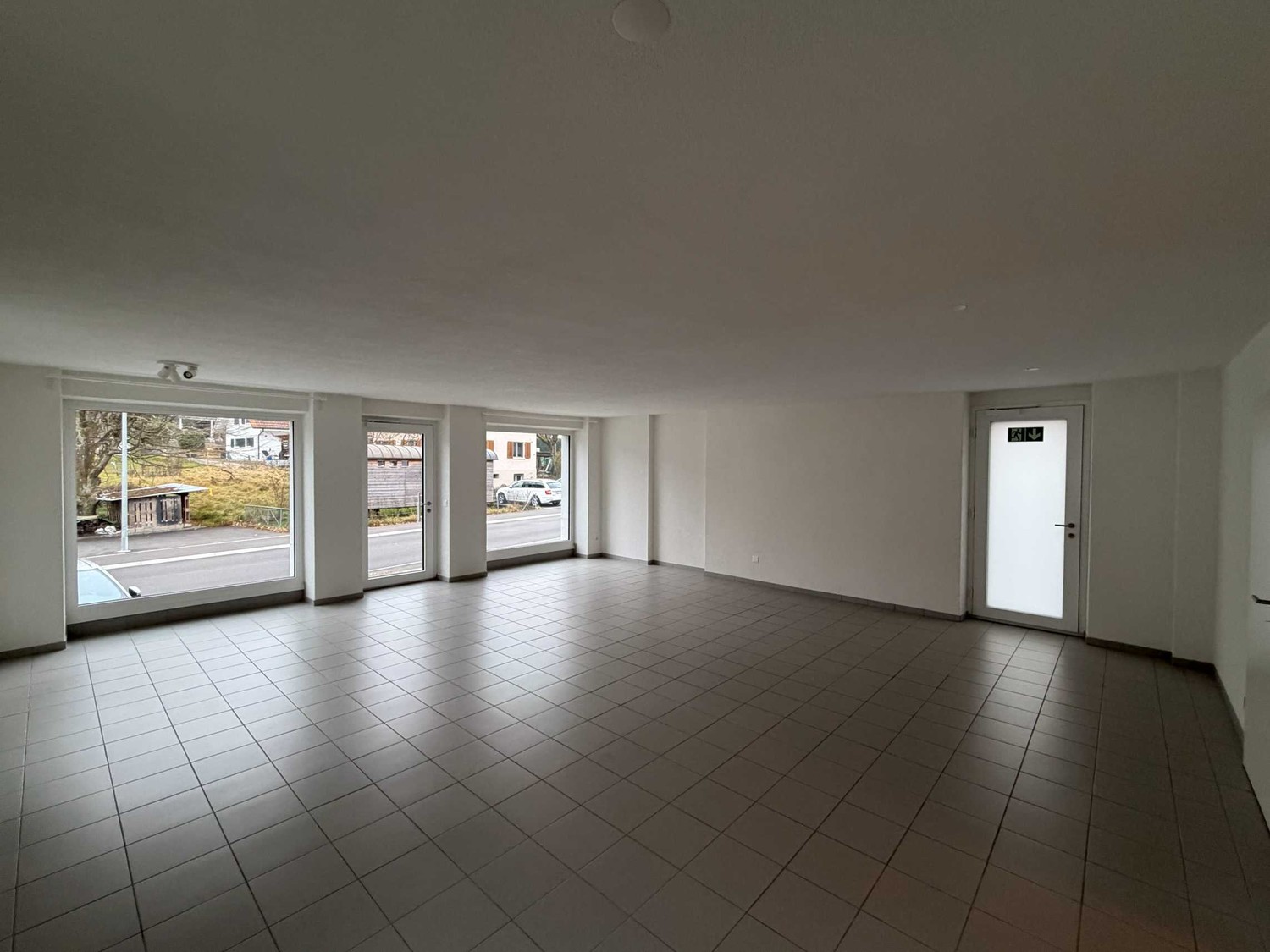 80m² commerciale