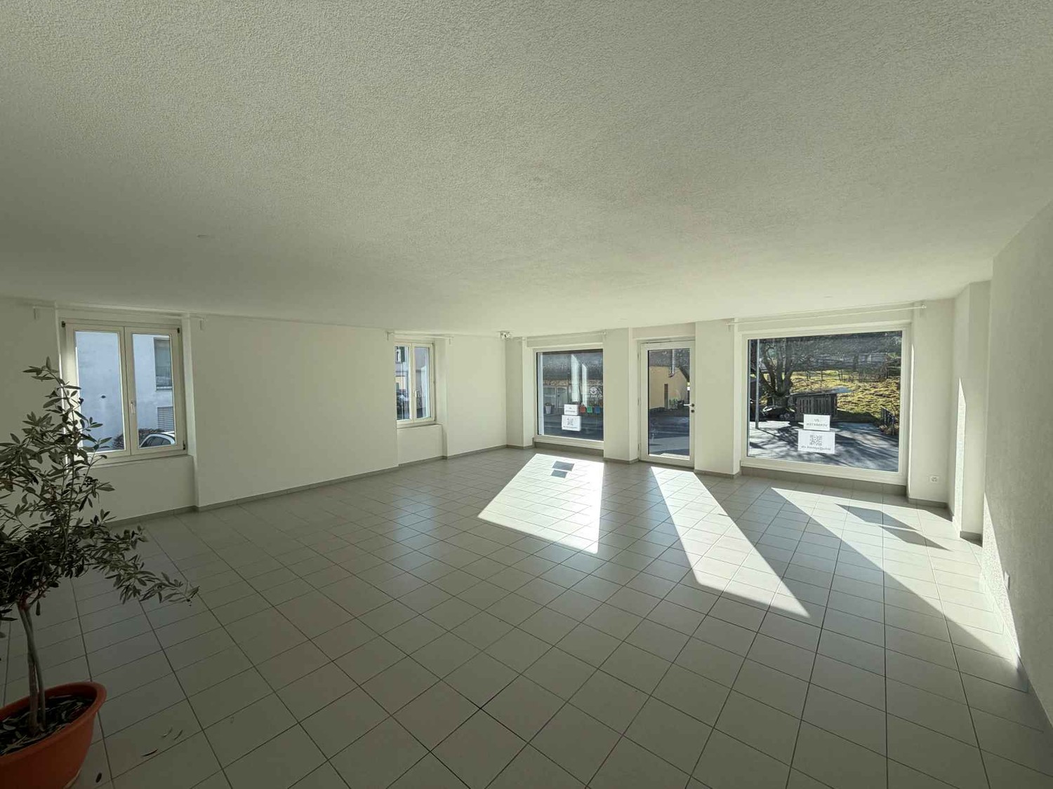 80m² commerciale