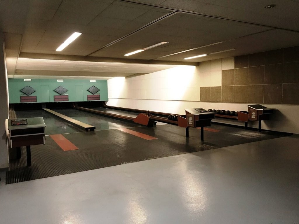 340m² shop