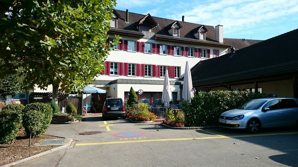 340m² shop