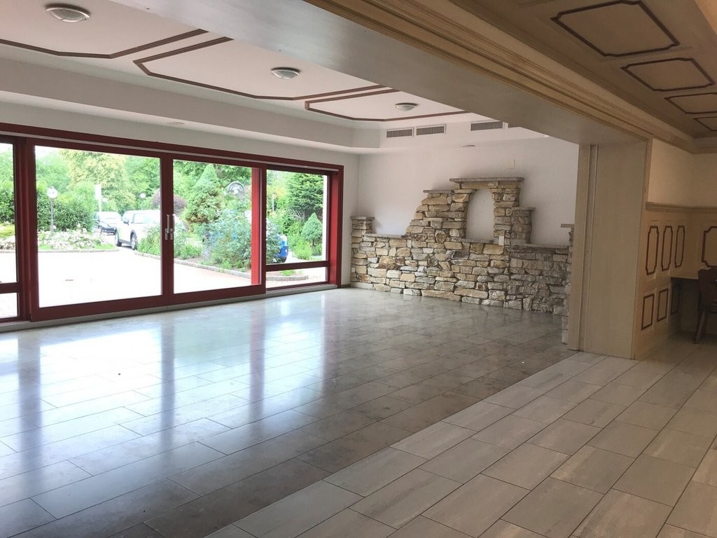 340m² shop