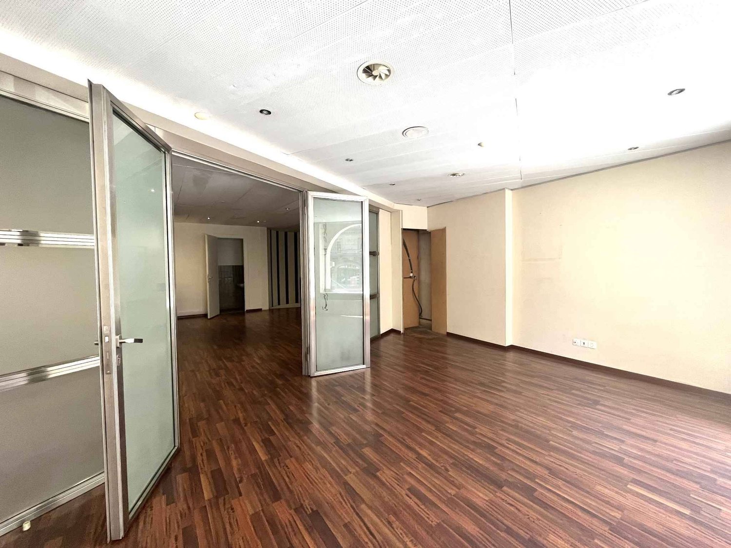 Arcade di 242m², foto 3 di 6