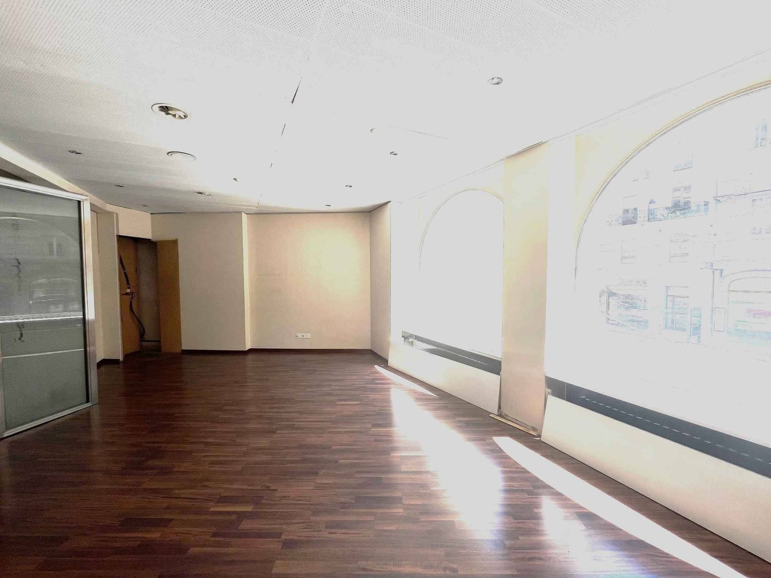 Arcade di 242m², foto 4 di 6