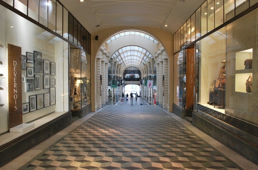 71m² shop