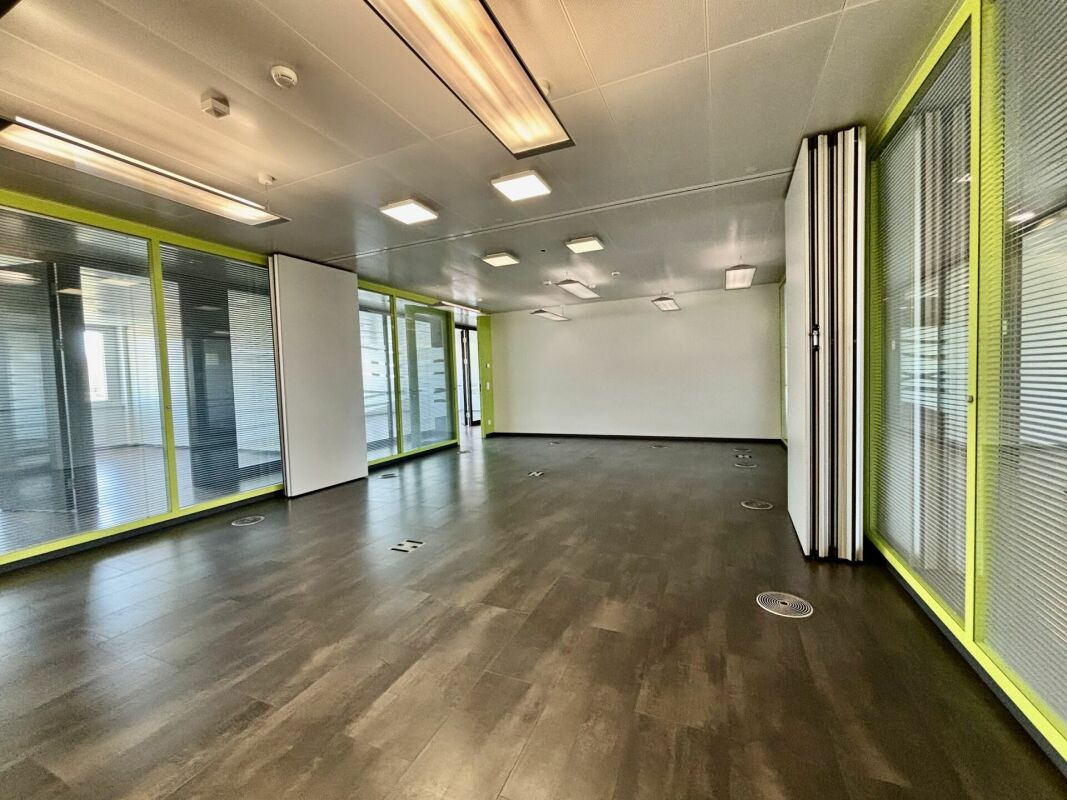 350m² office