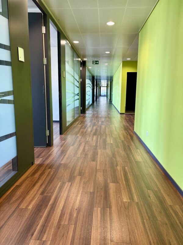 350m² office