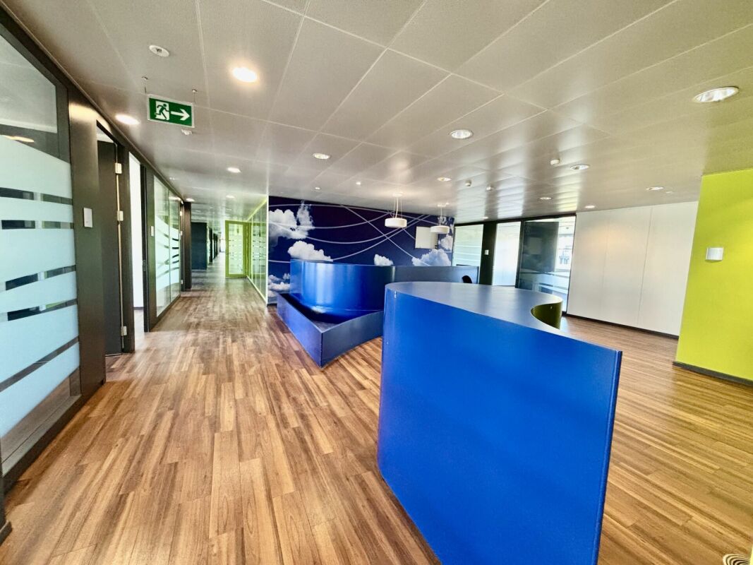 350m² office