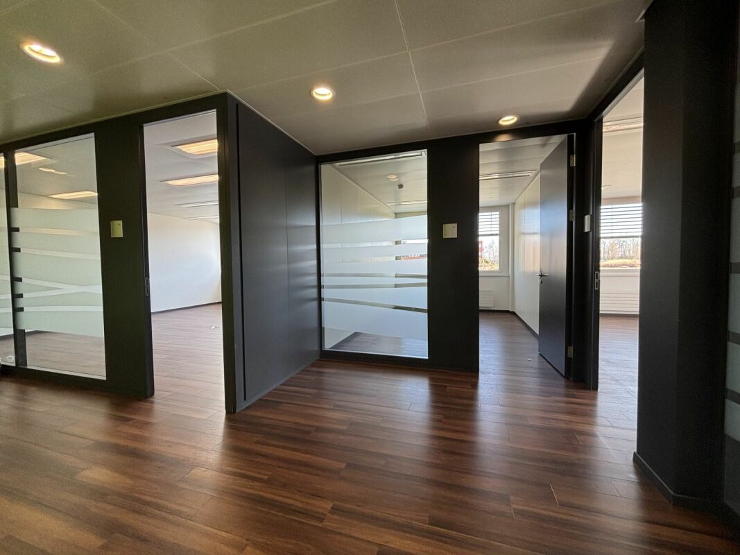 350m² office