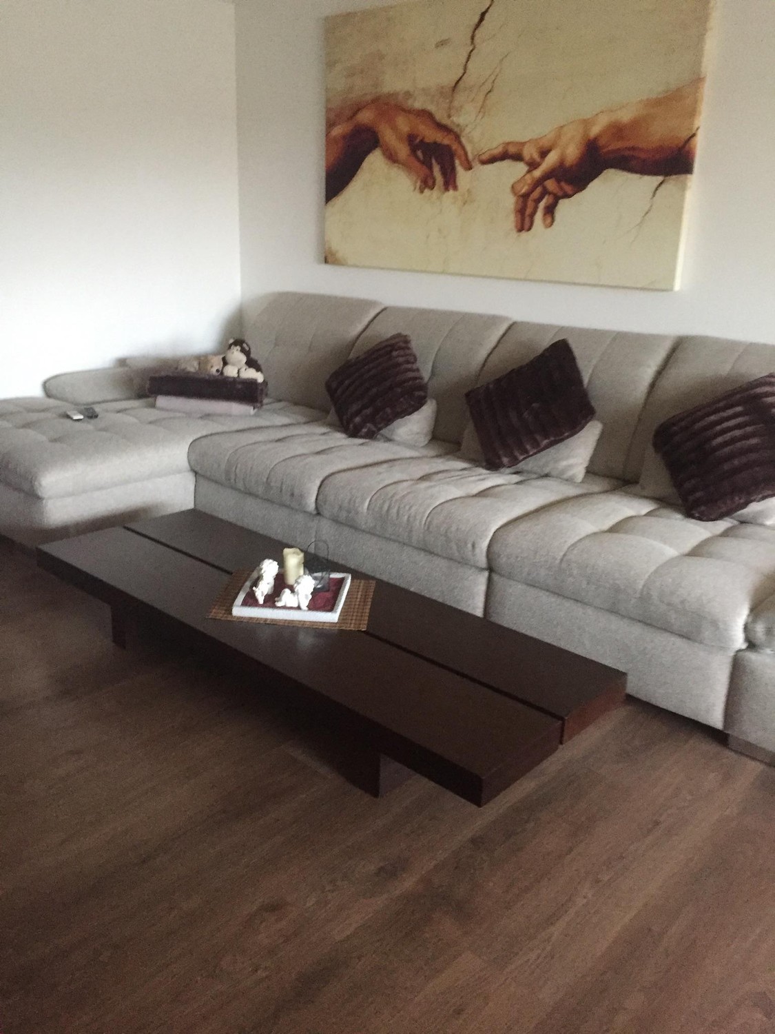 Appartamento di 3 ½ locali

Posizione soleggiata e tranquilla vicino alla stazione e a vari servizi come panetteria, banca, posta, Coop ecc.

L'appartamento luminoso senza ascensore offre un bagno con lavatrice-asciugatrice propria, vasca da bagno e doccia separata.

Nella cucina moderna è installat, foto 5 di 9