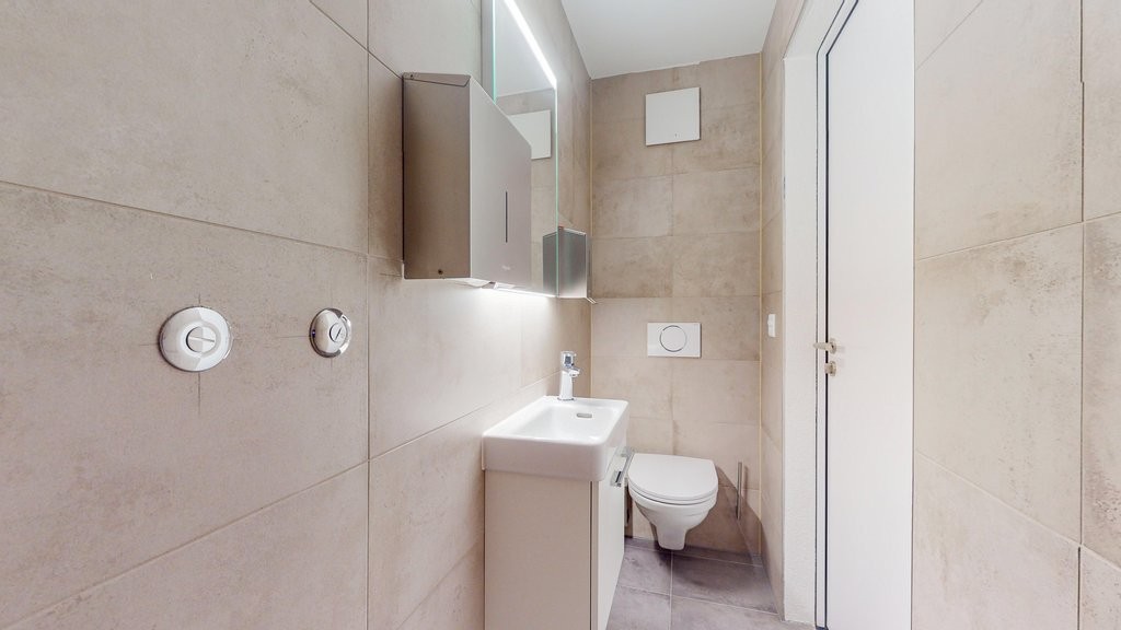 194m² commercial, foto 5 di 7