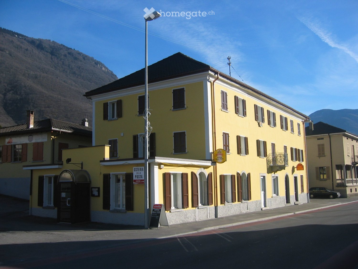 6-Zimmer-Wohnung

Apartment mit neuer amerikanischer Küche, bewohnbar und mit allem Komfort ausgestattet. 1 Wohnzimmer, 3 Zimmer, WC mit Dusche und 1 Abstellraum. Neue Fenster mit Dreifachverglasung. Neue Laminatböden. Heizung mittels Wärmepumpe, die im September installiert wird. Miete alles inklus