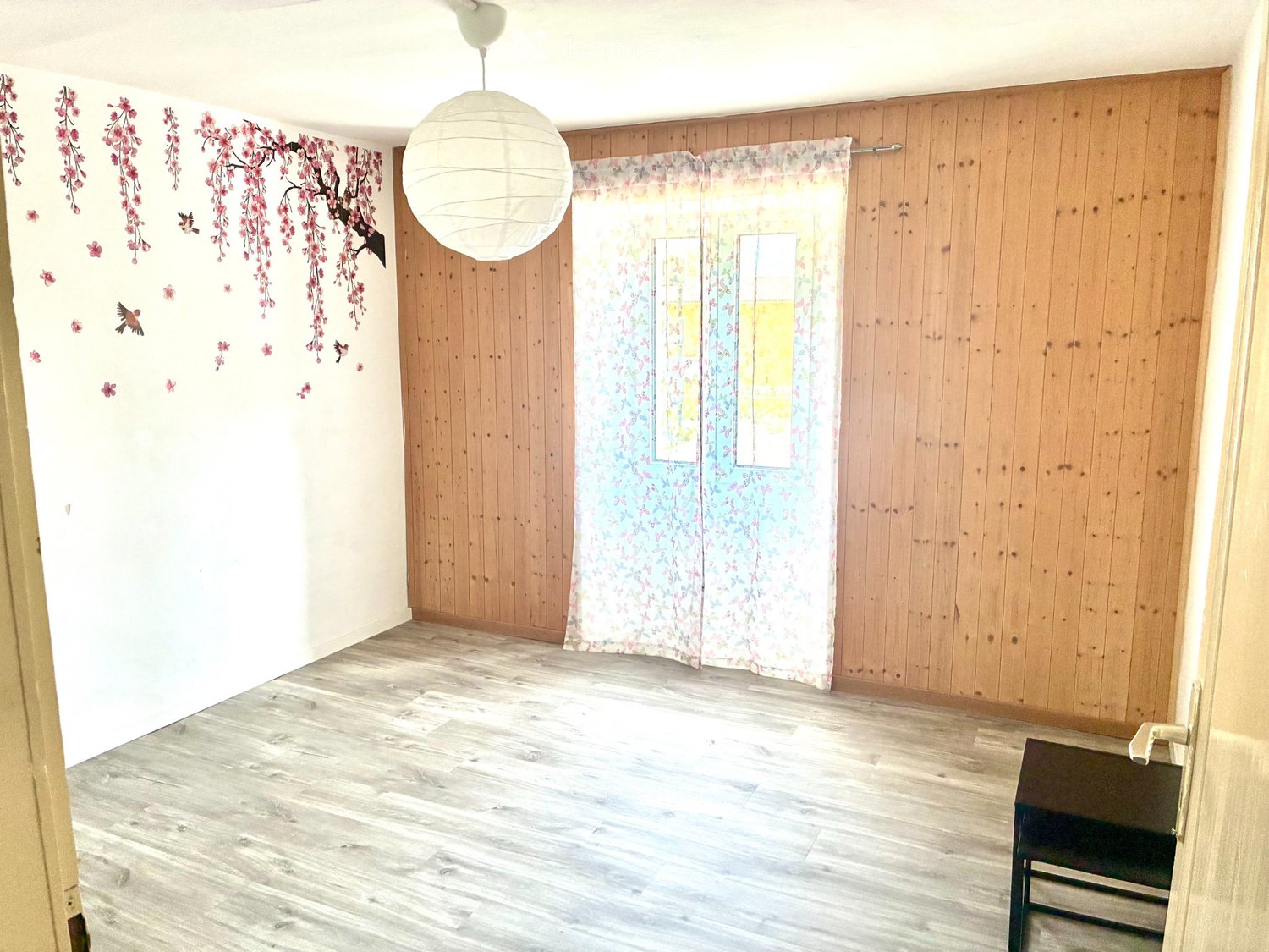 6-Zimmer-Wohnung

Apartment mit neuer amerikanischer Küche, bewohnbar und mit allem Komfort ausgestattet. 1 Wohnzimmer, 3 Zimmer, WC mit Dusche und 1 Abstellraum. Neue Fenster mit Dreifachverglasung. Neue Laminatböden. Heizung mittels Wärmepumpe, die im September installiert wird. Miete alles inklus