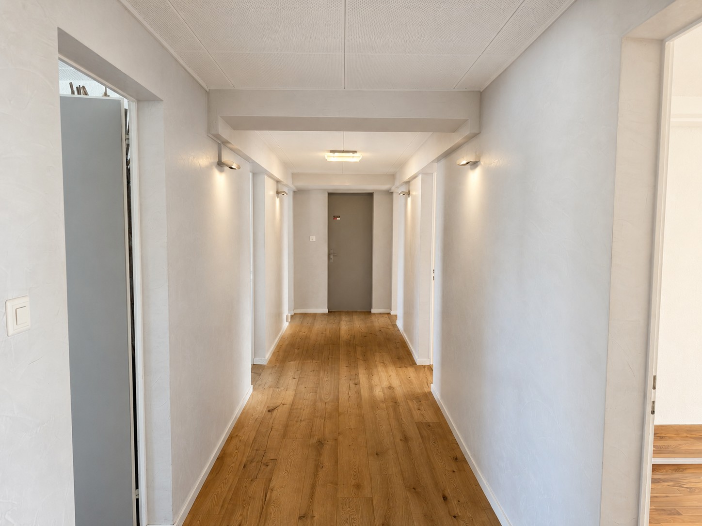 174m² ufficio, foto 2 di 9