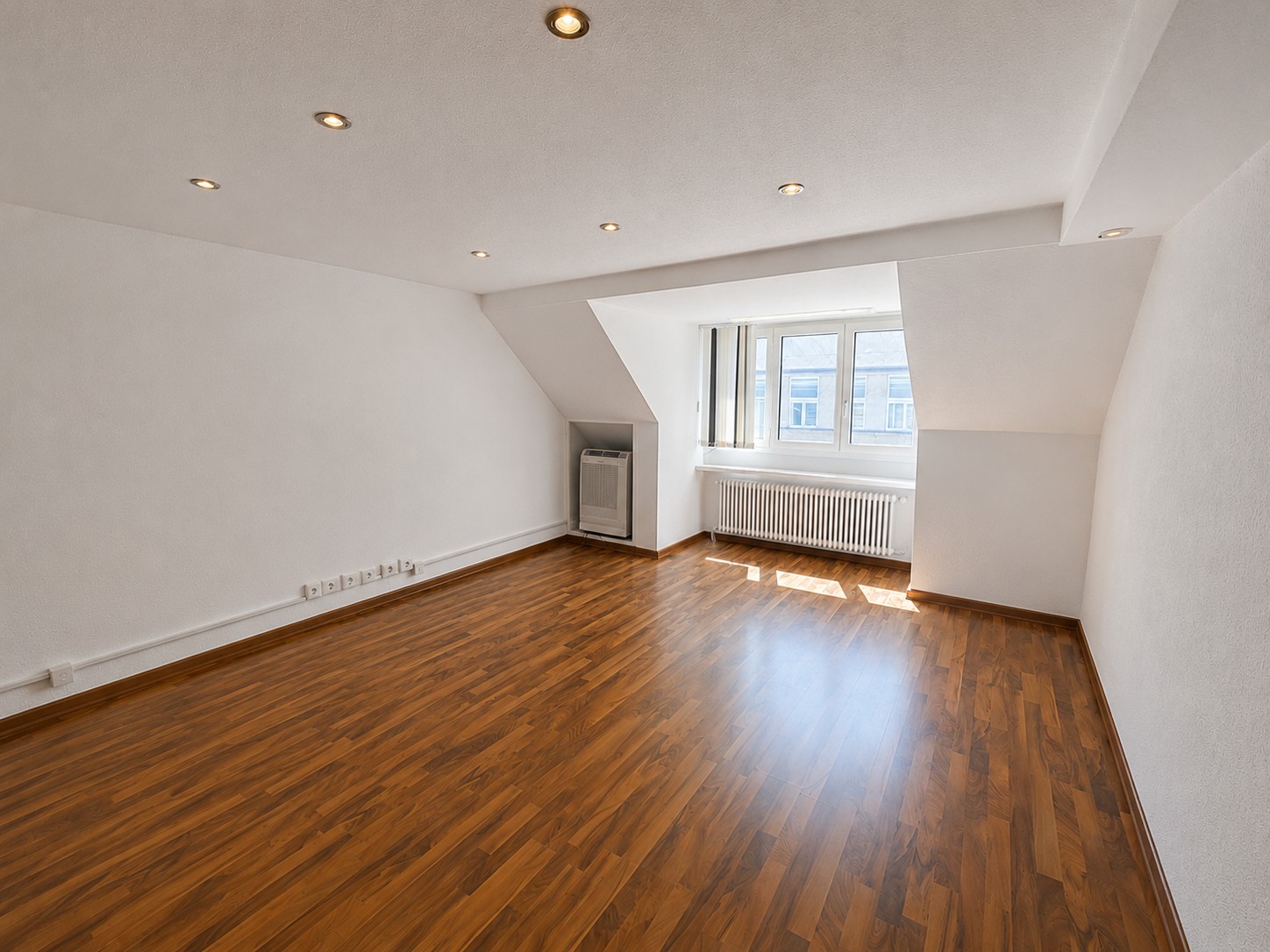 174m² ufficio, foto 3 di 9