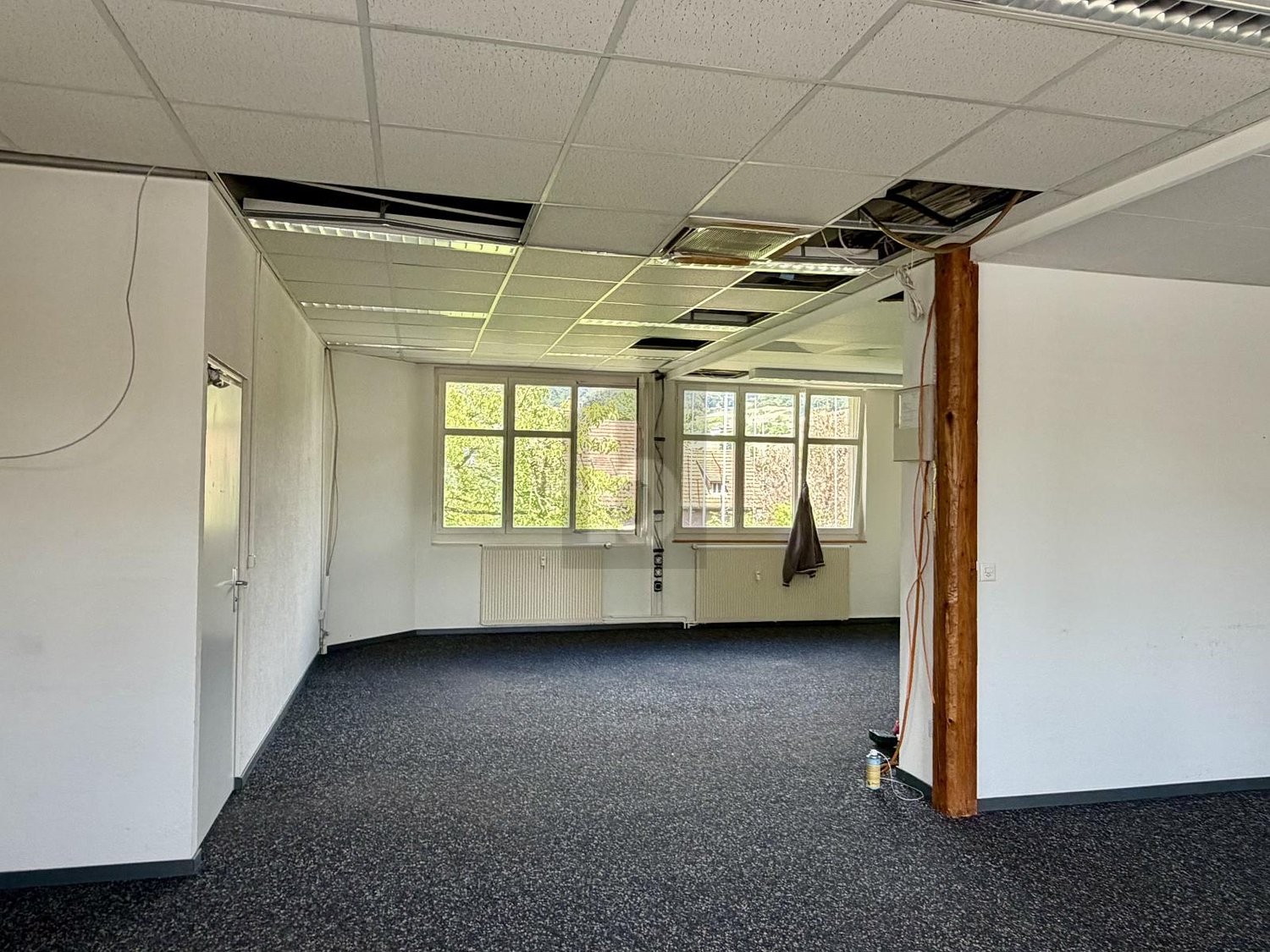 82m² office