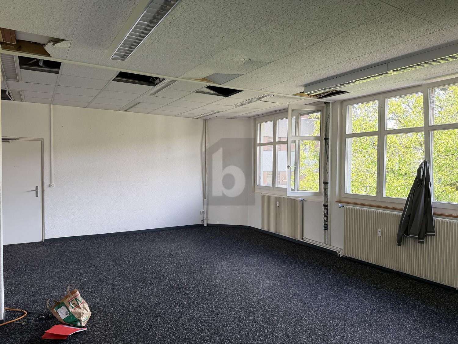 82m² office