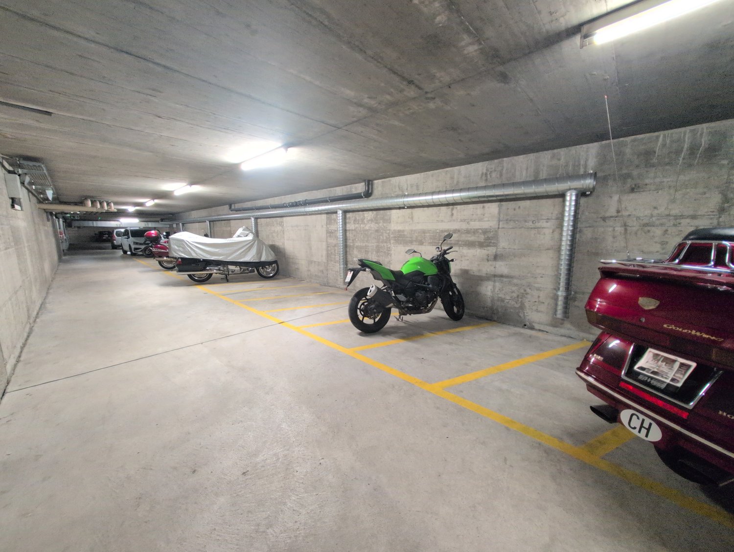 Posto auto coperto per biciclette