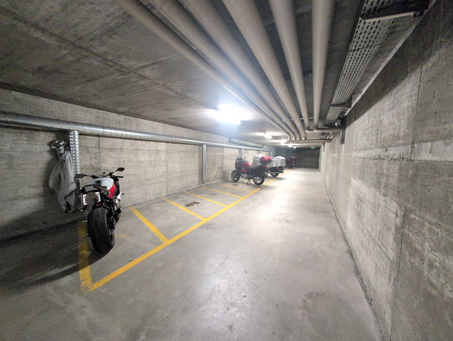Posto auto coperto per biciclette
