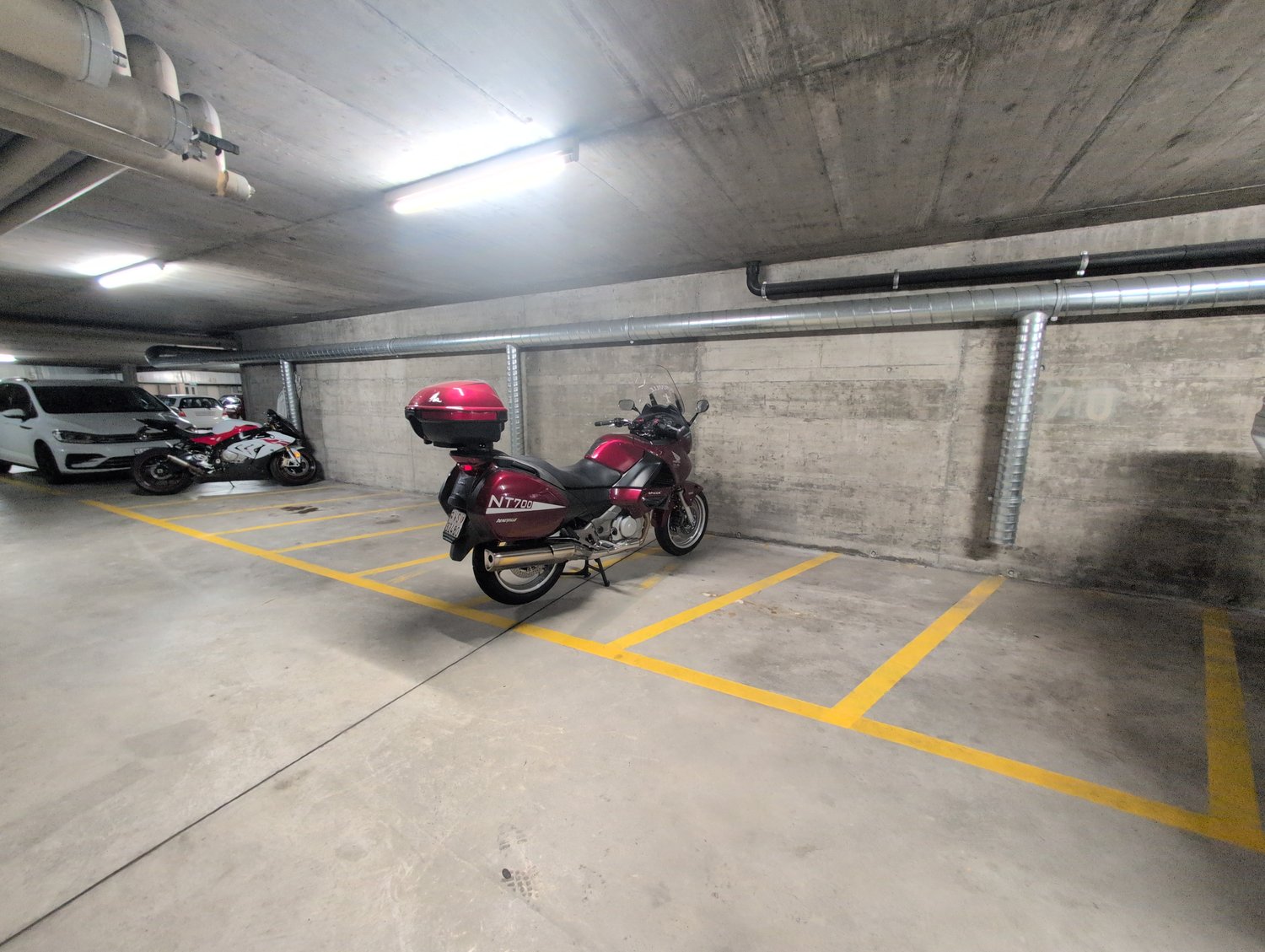 Posto auto coperto per biciclette