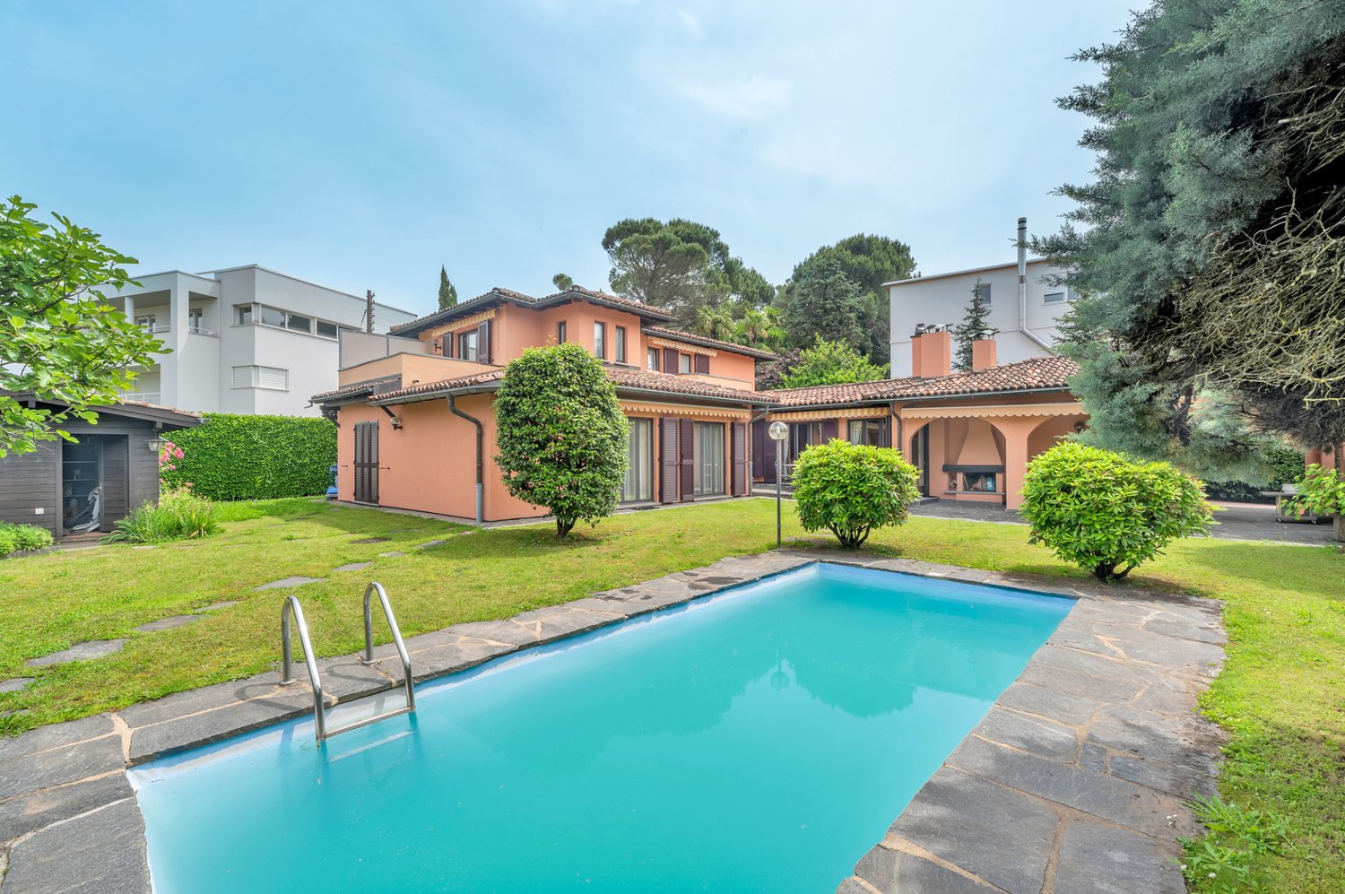 8 ½ rooms villa