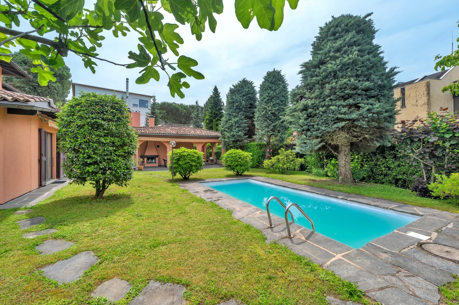 8 ½ rooms villa