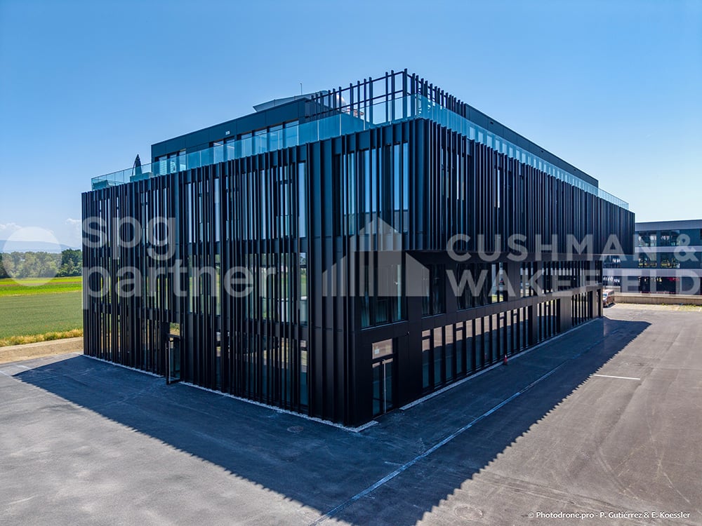 935m² commercial