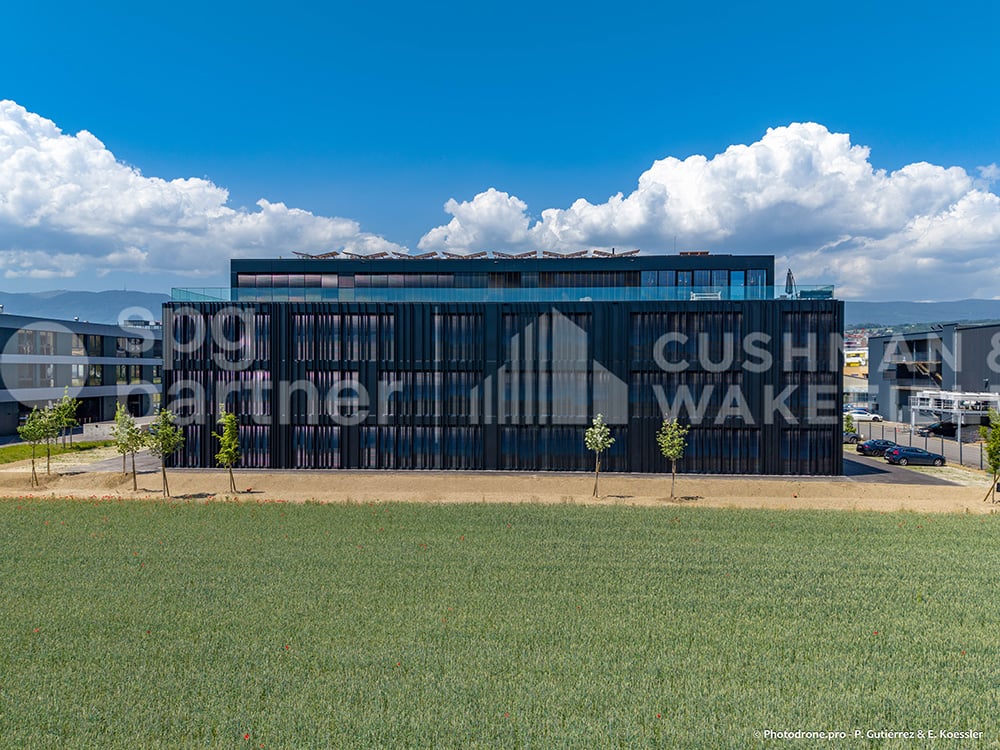 935m² commercial