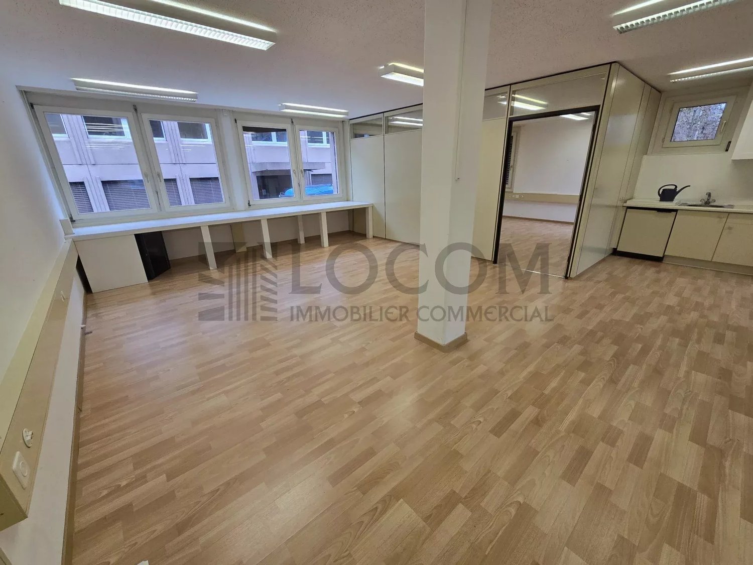 100m² shop