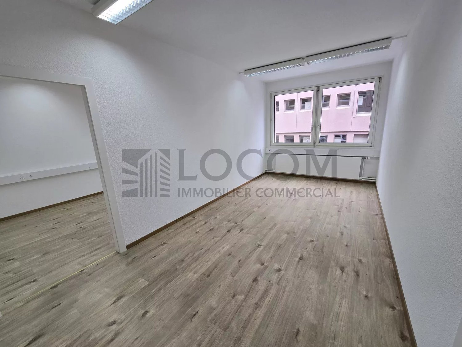 100m² shop