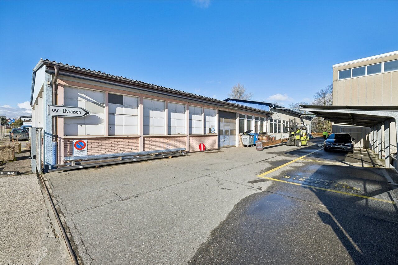 636m² officina, foto 1 di 4