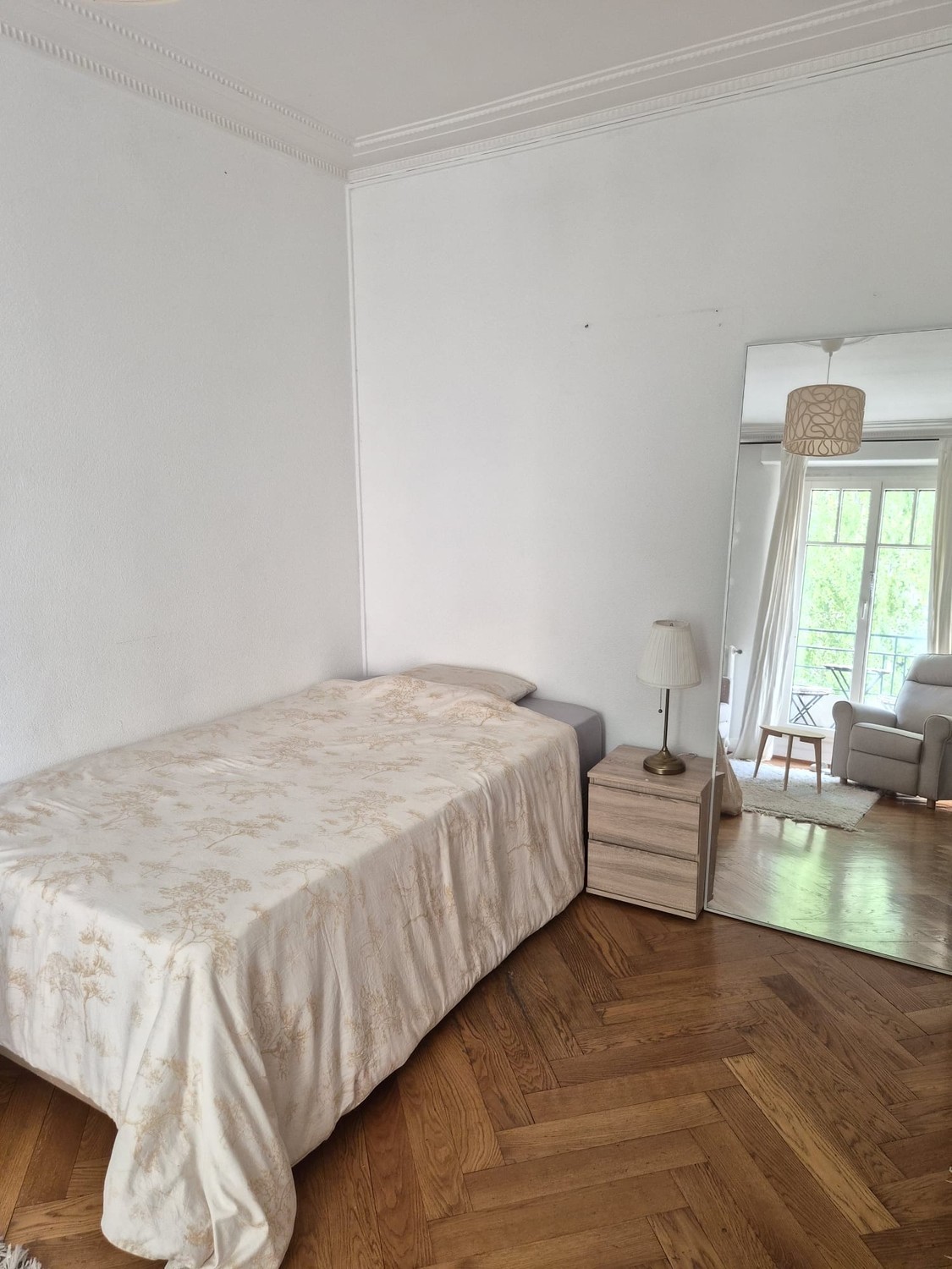 Camera in un appartamento condiviso, foto 2 di 4