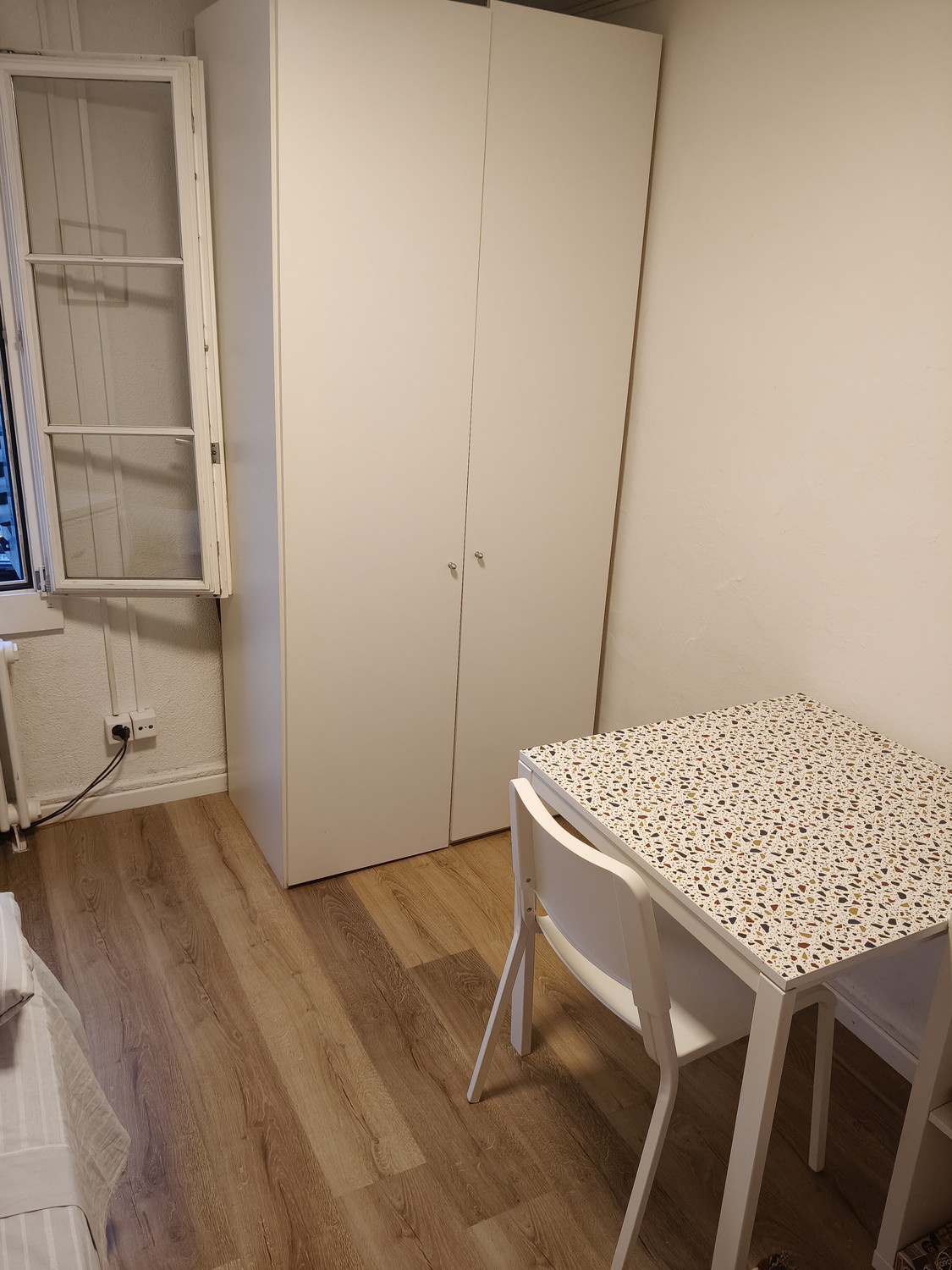 Stanza in un appartamento condiviso

Stanza arredata in affitto a Dürnten (ZH).
Cerco un/una subentrante per una stanza accogliente e arredata a Dürnten.
💰 Affitto: CHF 1'000 al mese – tutte le spese accessorie incluse (acqua, elettricità, ecc.)
🛏️ Stanza arredata
🍳 Cucina ad uso comune
🚿 Bagno , foto 3 di 5